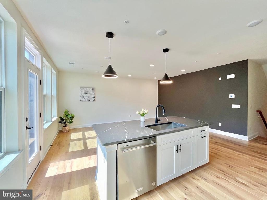 805 Shay Court - Photo 10