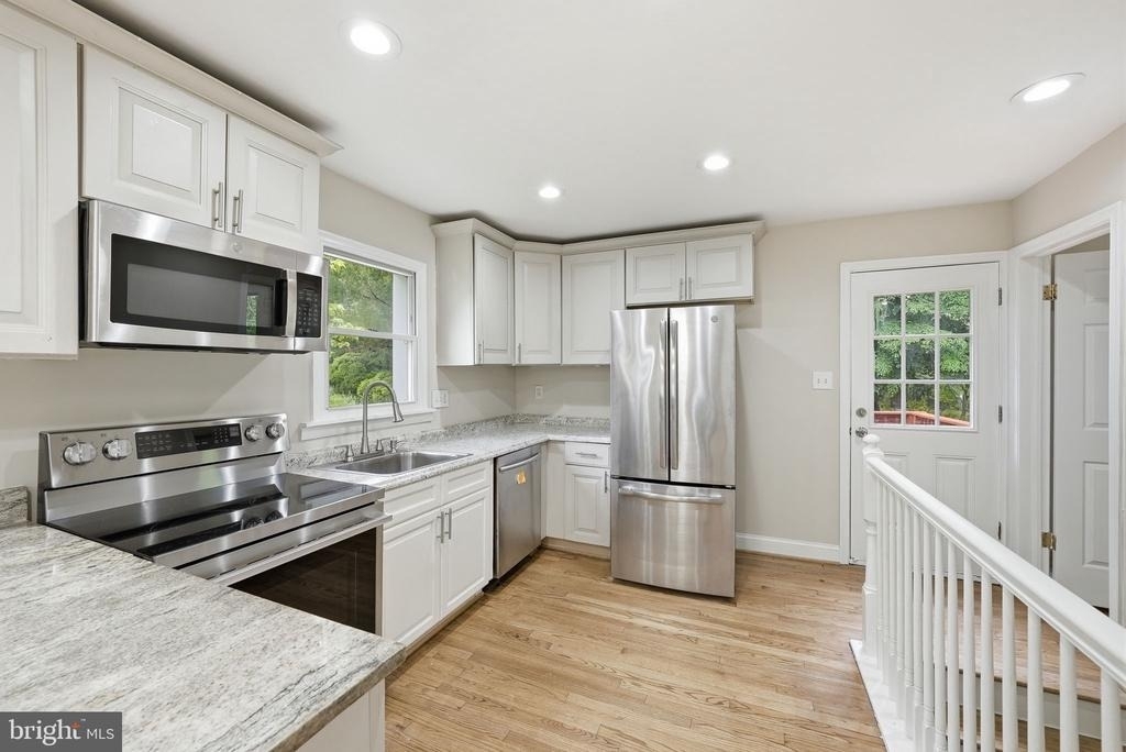 4915 Sharon Road - Photo 2
