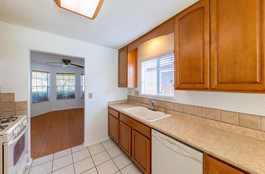 6003 Avery Island Ave - Photo 16