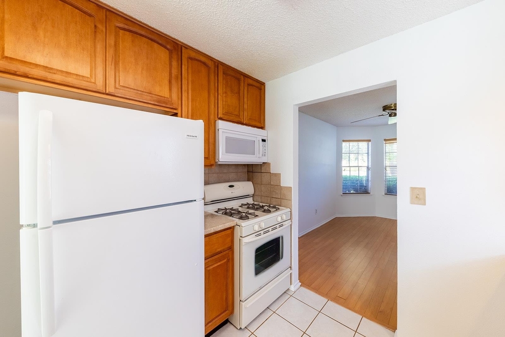 6003 Avery Island Ave - Photo 18