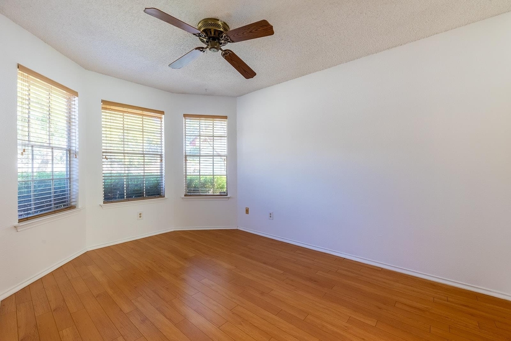 6003 Avery Island Ave - Photo 9