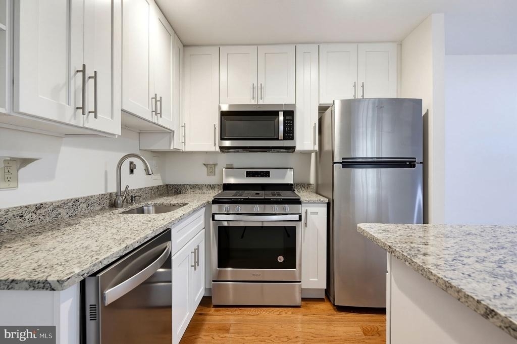 170 Talbott Street - Photo 2