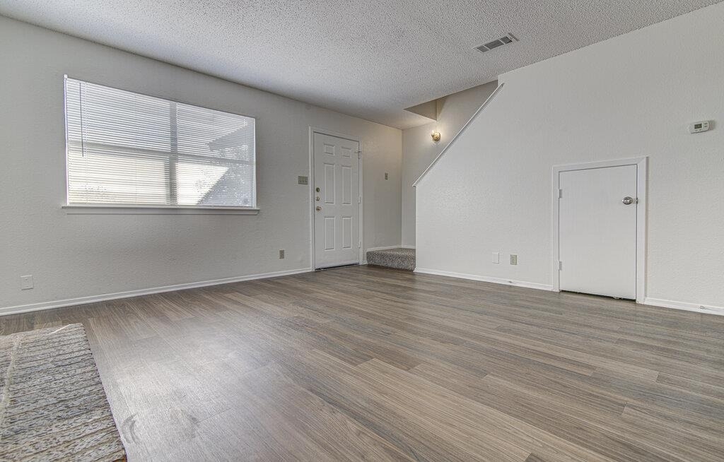8104 Dunn St - Photo 6