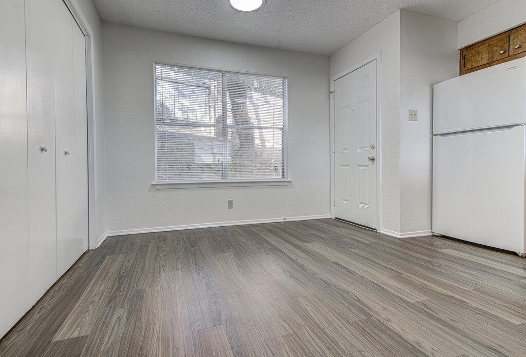 8104 Dunn St - Photo 8
