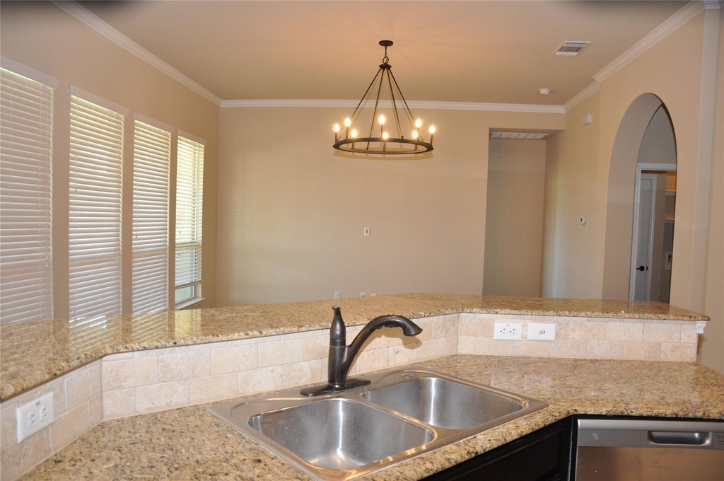 5603 Drury Ln - Photo 4