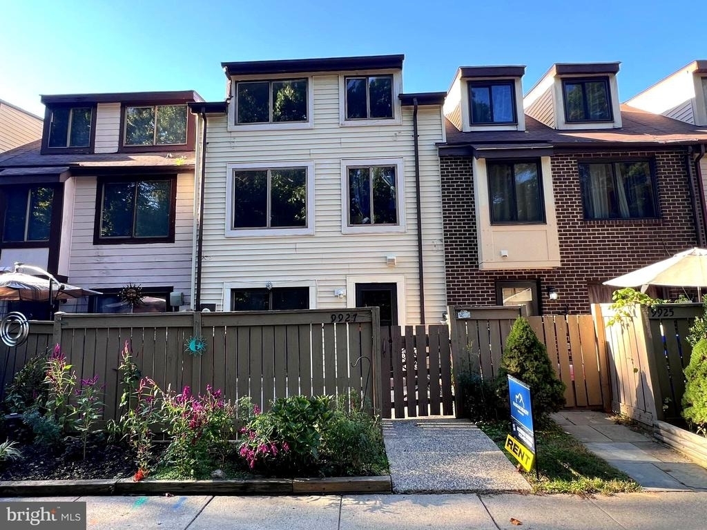 9927 Forest View Place - Photo 0