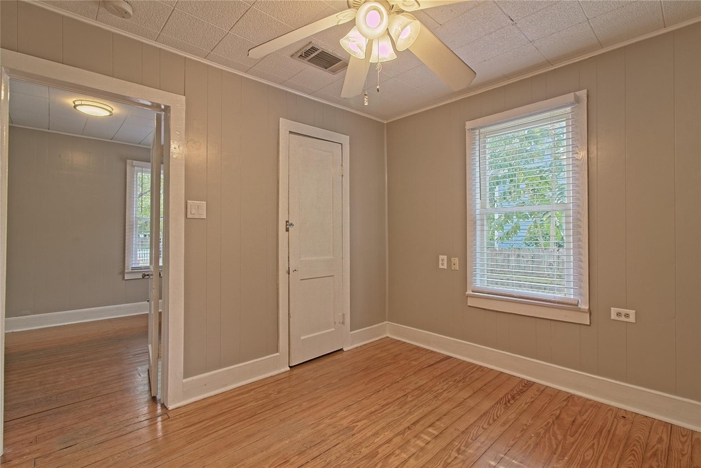 206 E 6th St - Photo 17