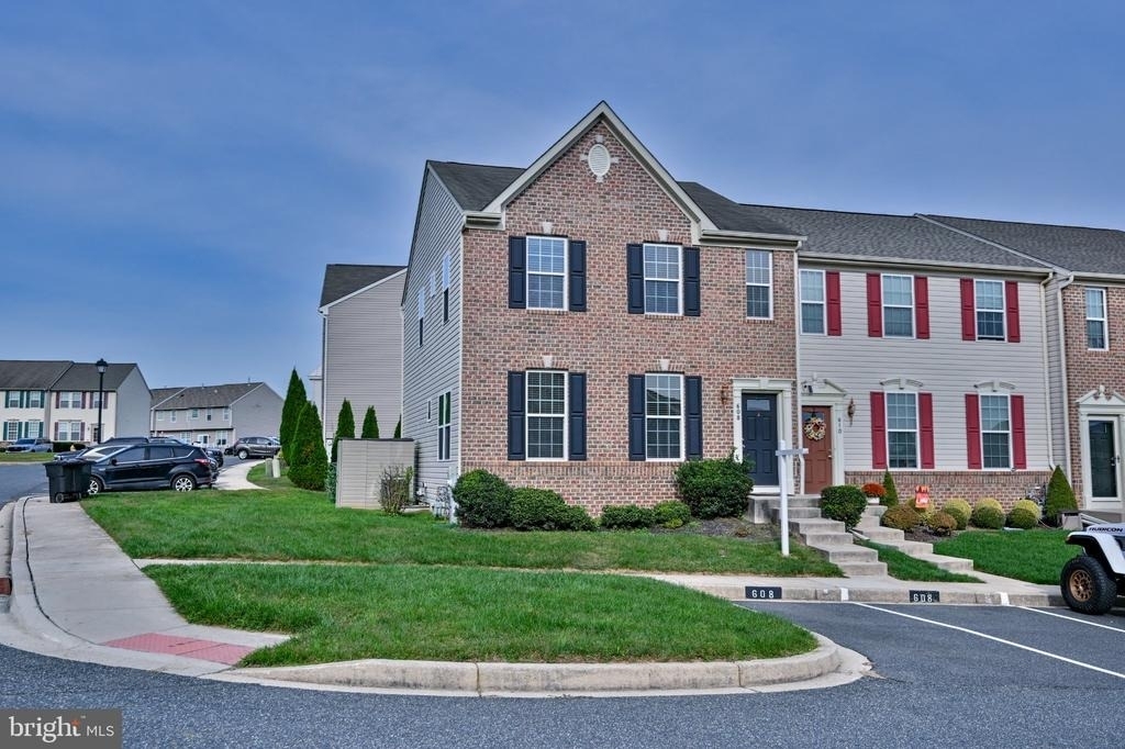608 Tantallon Court - Photo 0