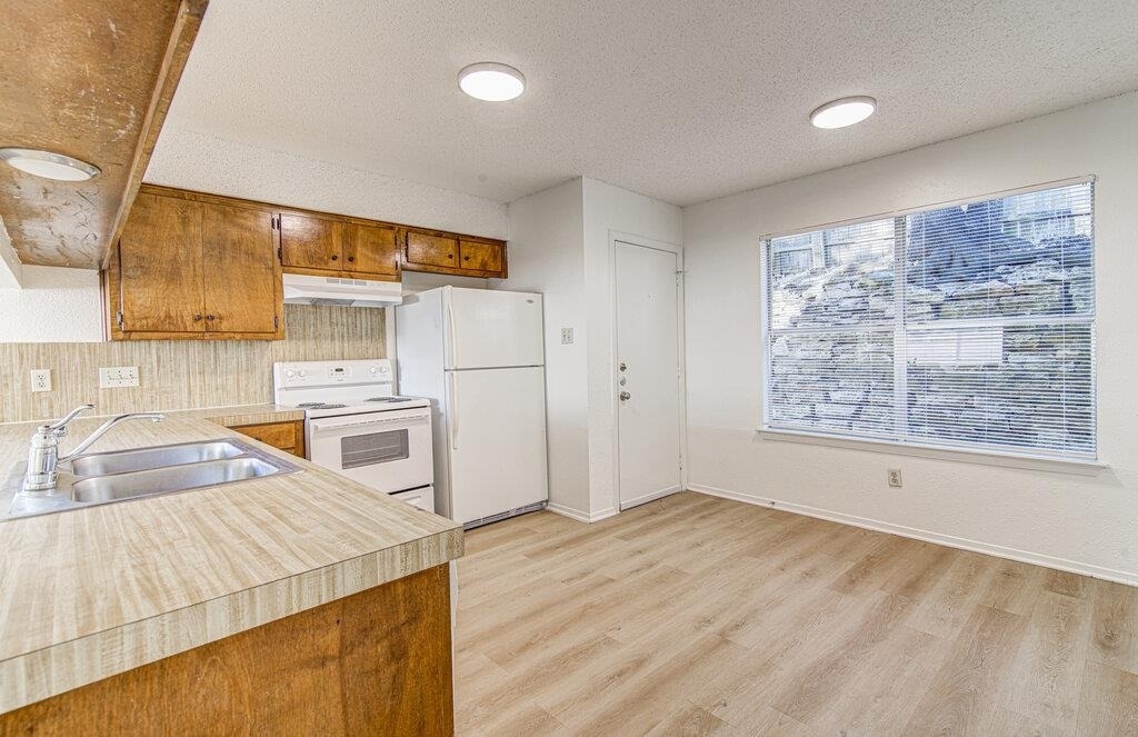 8104 Dunn St - Photo 8