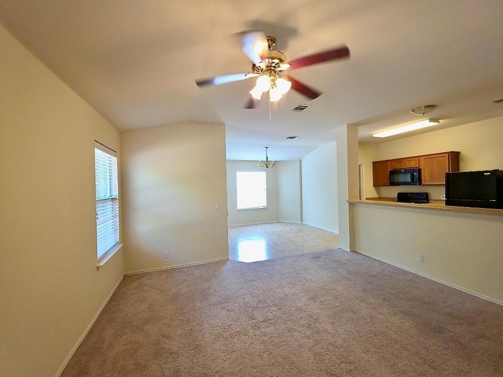 204 Delby St - Photo 4