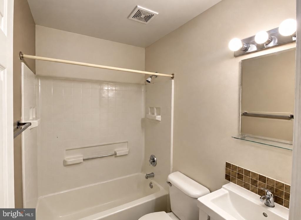 702 Medinah Circle - Photo 8
