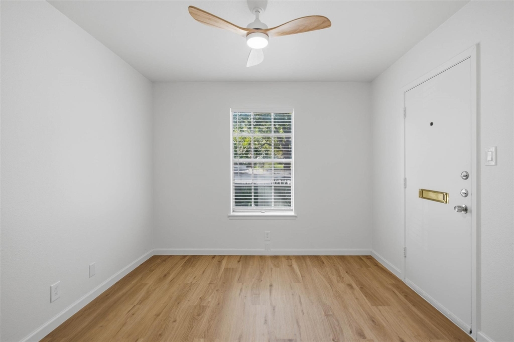 300 Crockett St - Photo 16