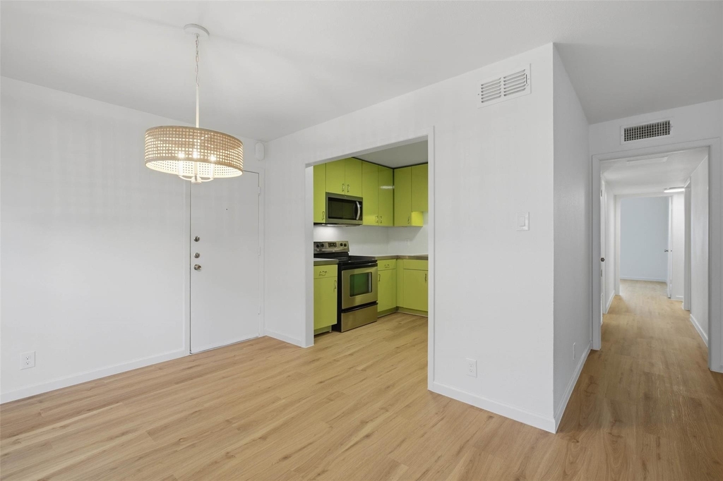 300 Crockett St - Photo 4