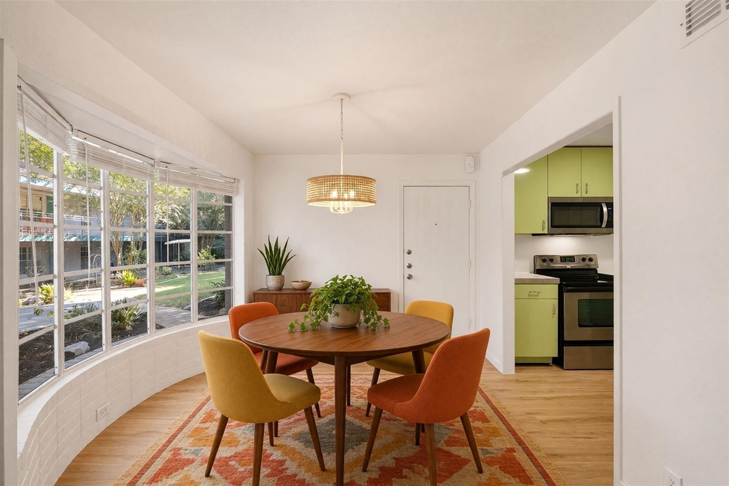 300 Crockett St - Photo 0
