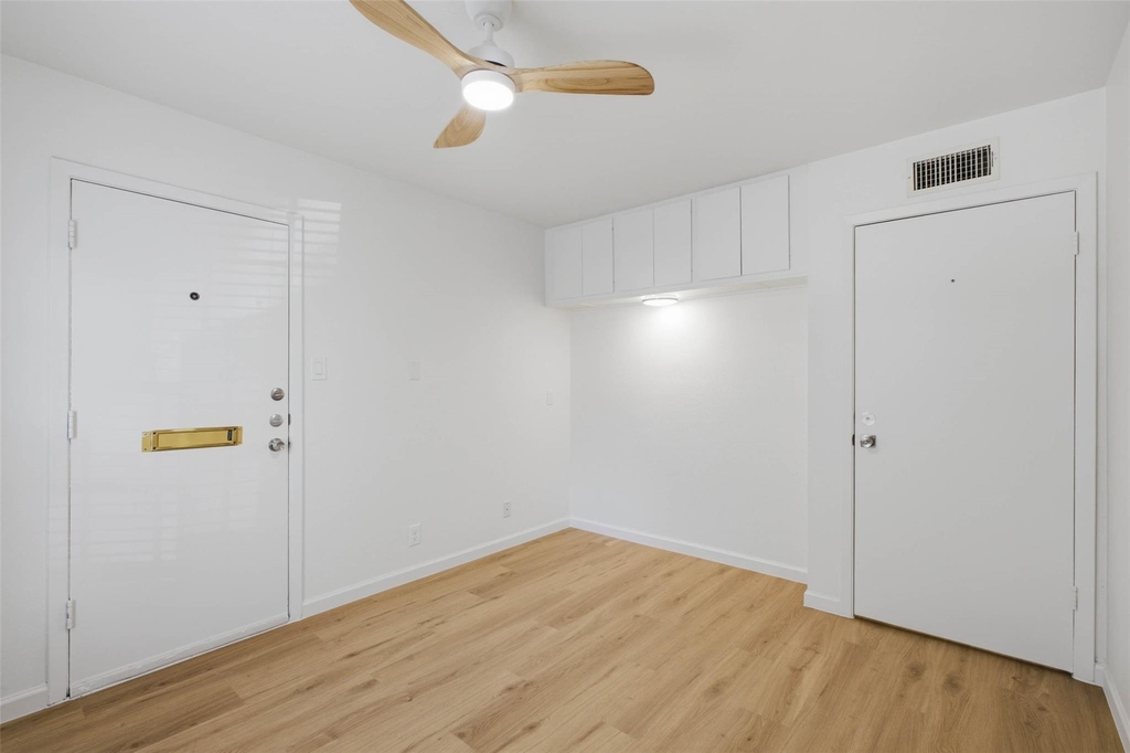 300 Crockett St - Photo 17