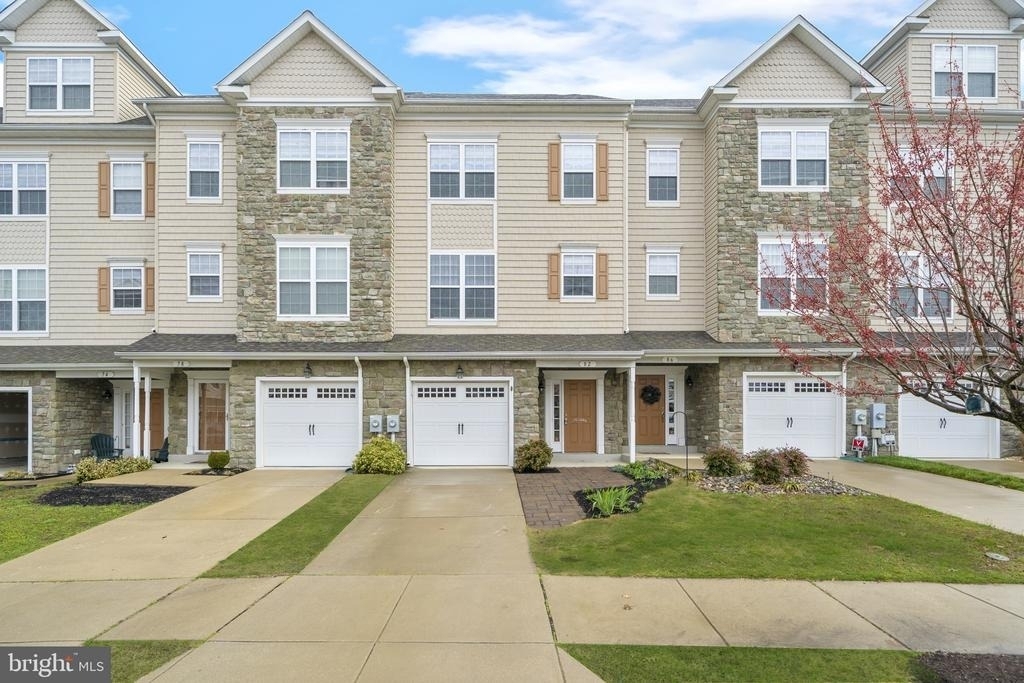 82 Backstretch Way - Photo 0