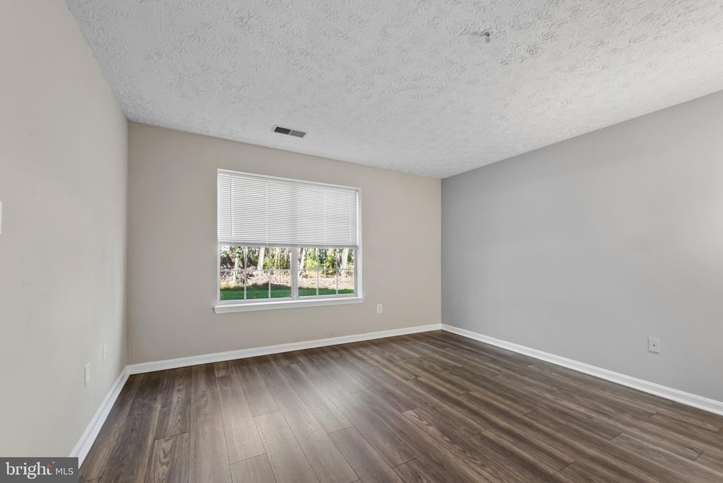 550 Kennington Road - Photo 32