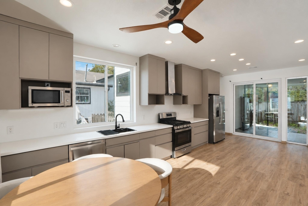 5019 Shoal Creek Blvd - Photo 2