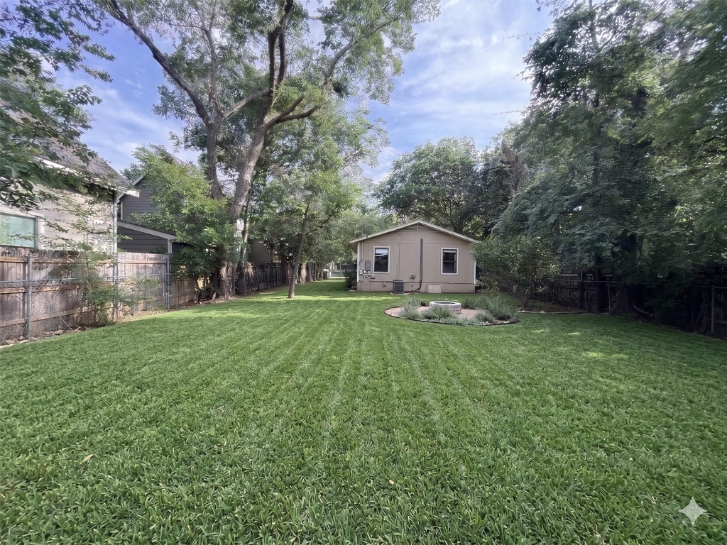 2710 E 3rd St - Photo 25