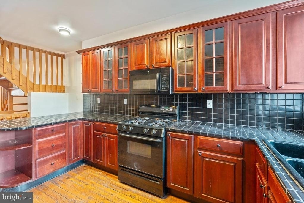 1407 Webster Street - Photo 8