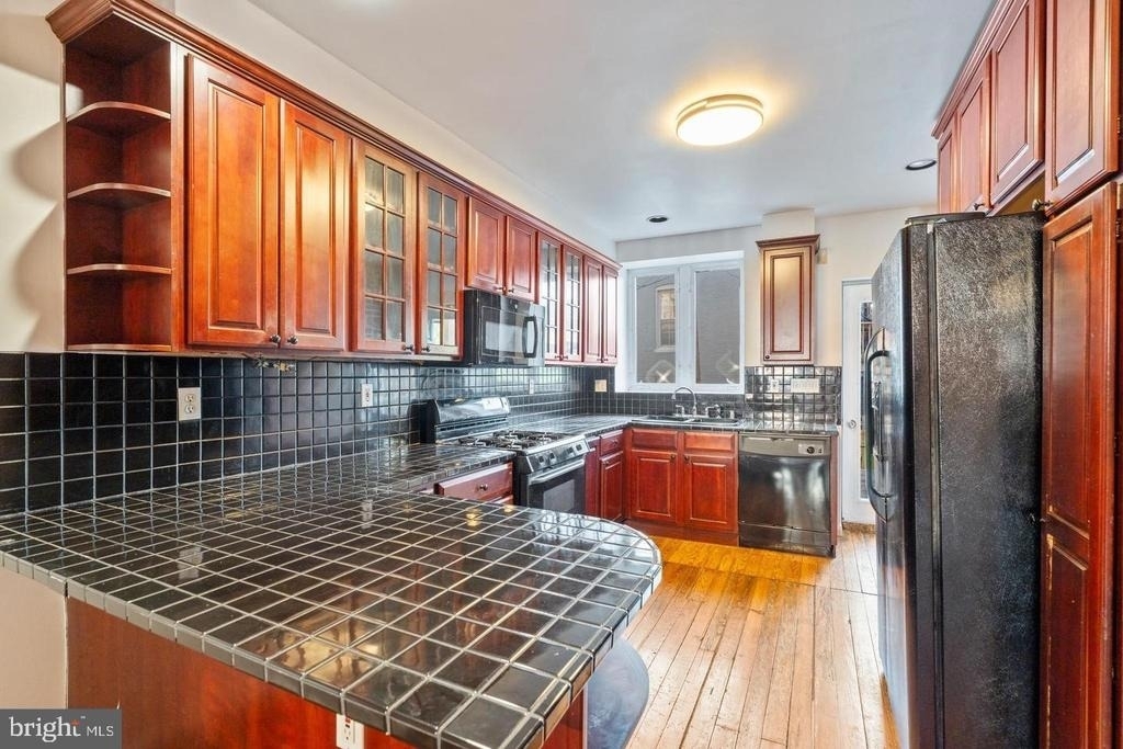 1407 Webster Street - Photo 4