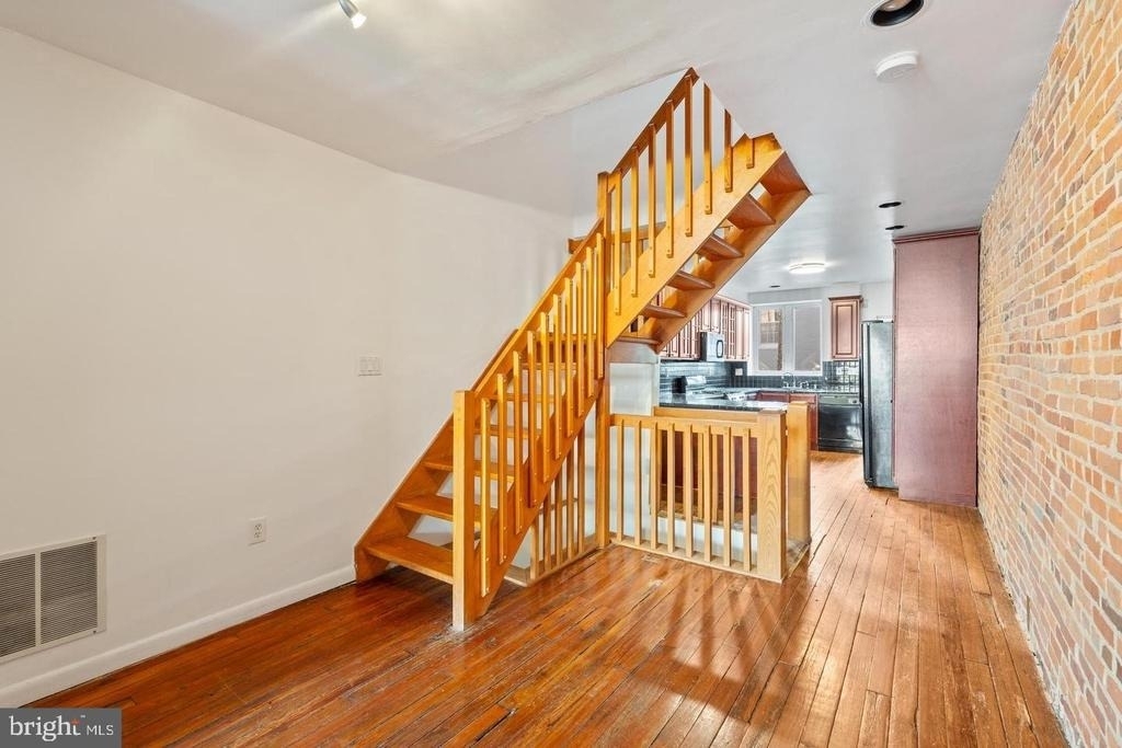 1407 Webster Street - Photo 3
