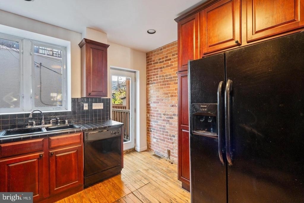 1407 Webster Street - Photo 7
