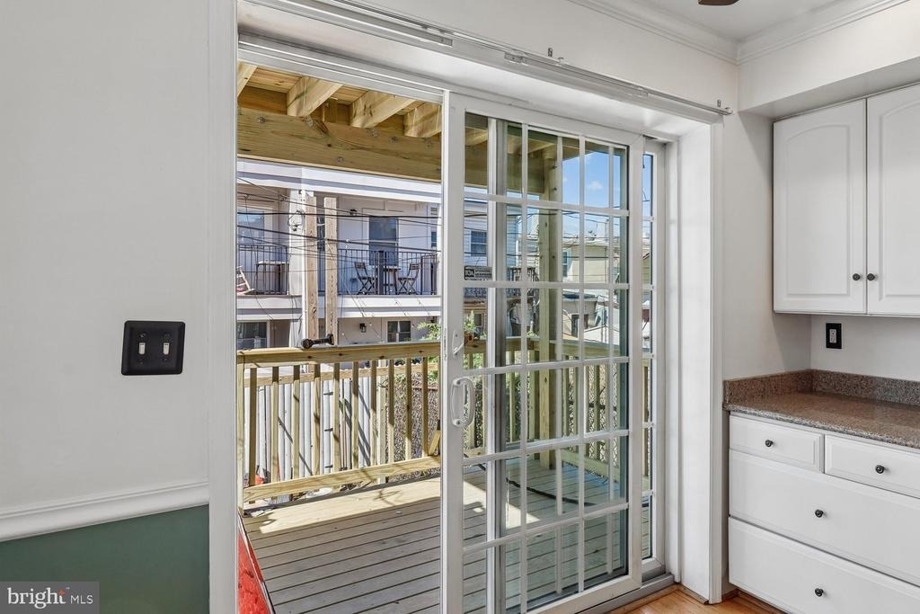 1618 Marshall Street - Photo 3