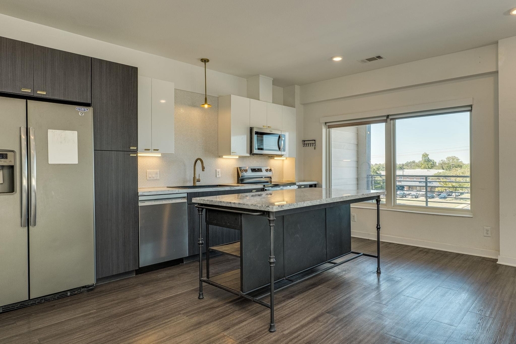 4361 S Congress Ave - Photo 1