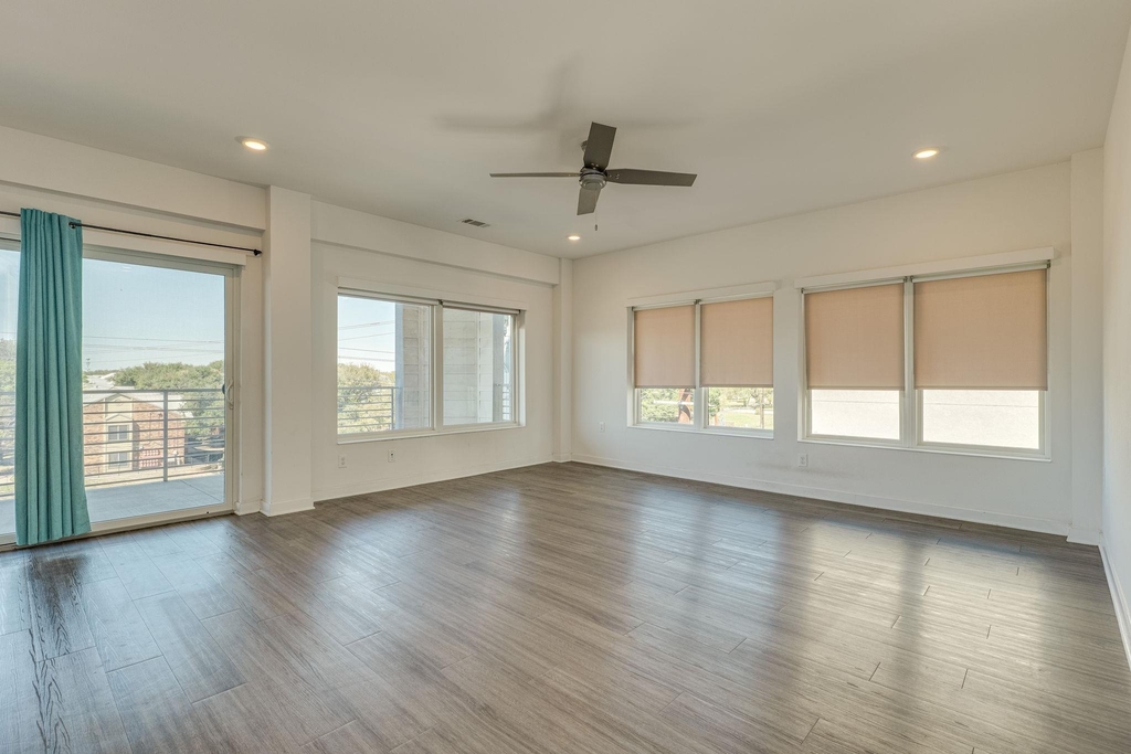 4361 S Congress Ave - Photo 3