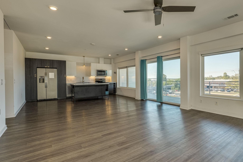 4361 S Congress Ave - Photo 2