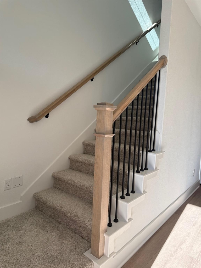 221 Groveland Dr - Photo 2