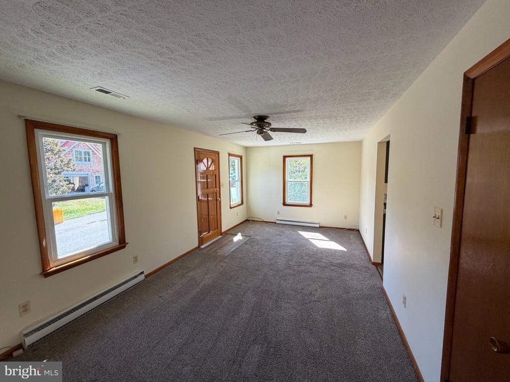 201 Giddings Avenue - Photo 5