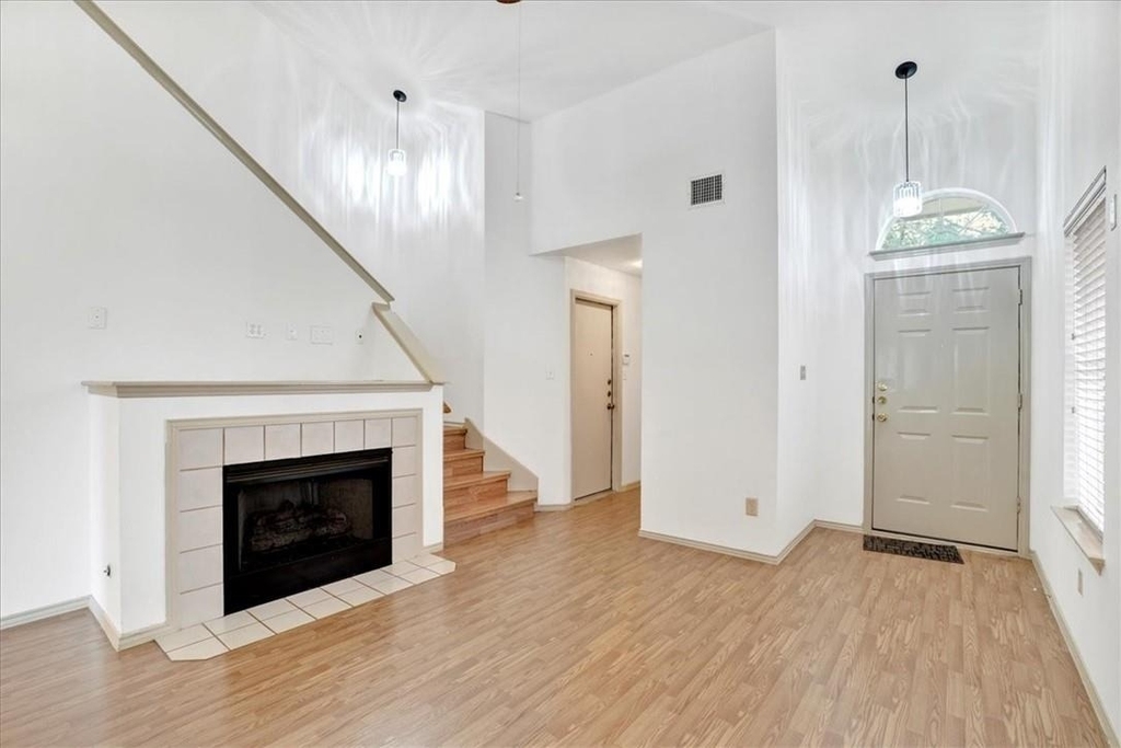 1405 Scottsdale Dr - Photo 2