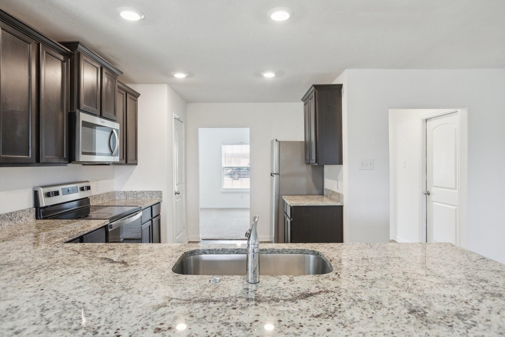 517 Riverdale Dr - Photo 1