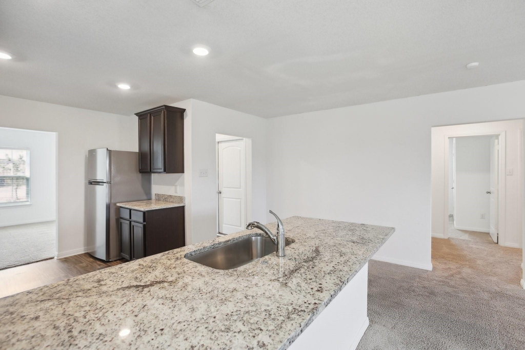 517 Riverdale Dr - Photo 2
