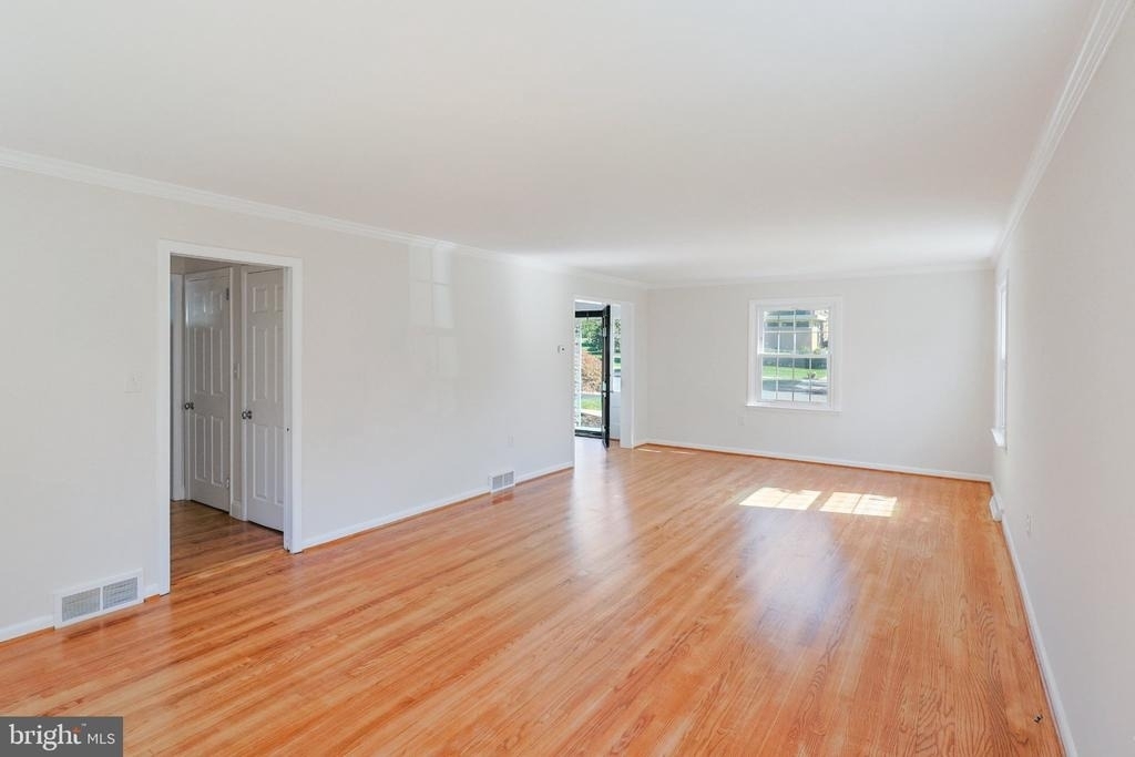 731 Halstead Road - Photo 5
