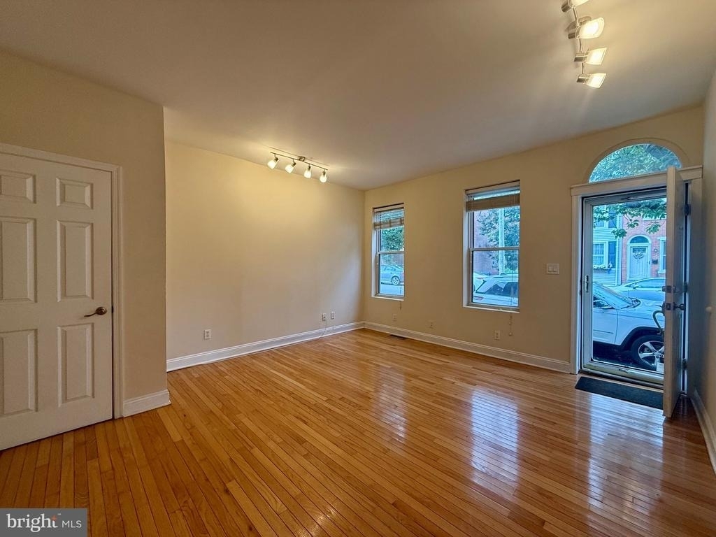 1906 N Scott Street - Photo 4
