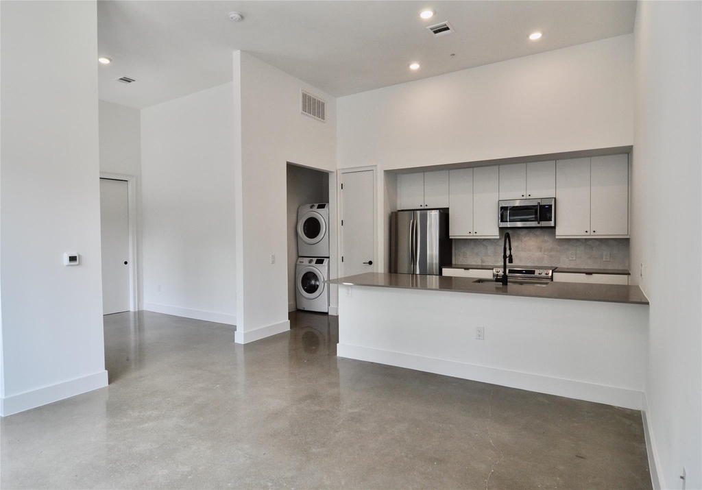 2709 E 5th St - Photo 8