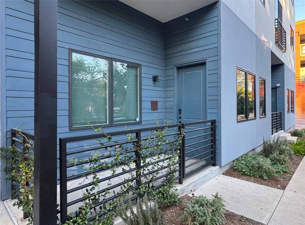 2709 E 5th St - Photo 13