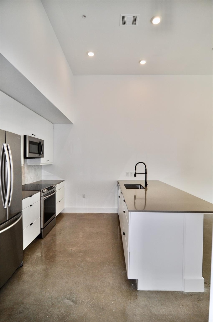 2709 E 5th St - Photo 7