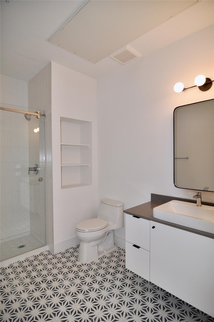 2709 E 5th St - Photo 5