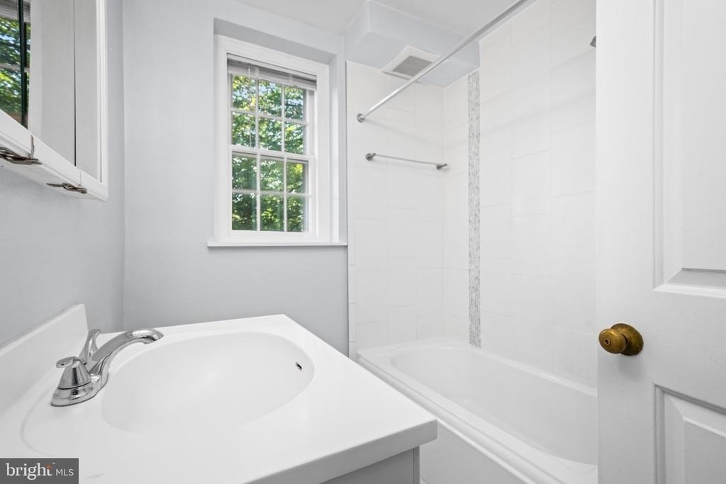 3864 Porter Street Nw - Photo 12