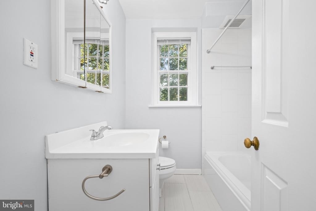 3864 Porter Street Nw - Photo 11