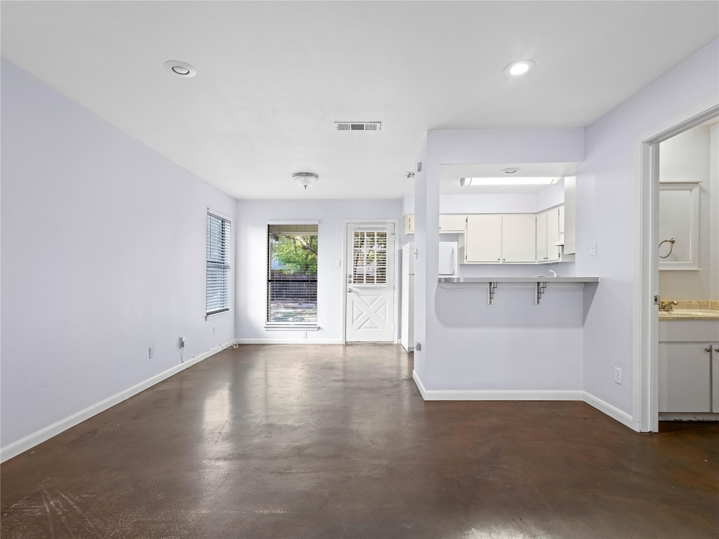 401 W Elizabeth St - Photo 4