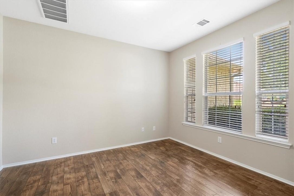 2225 Speidel Dr - Photo 4