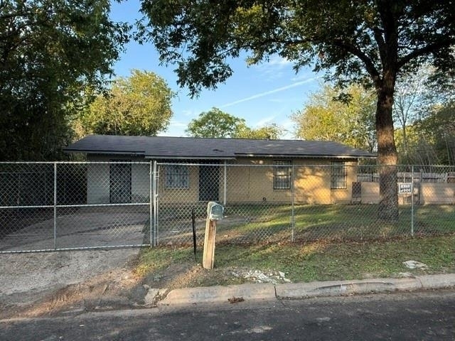 308 E Lola Dr - Photo 0