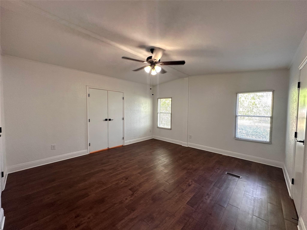 305 Cougar Ave N - Photo 10