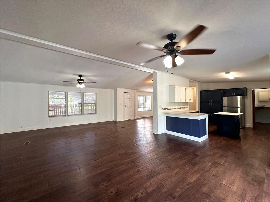 305 Cougar Ave N - Photo 4