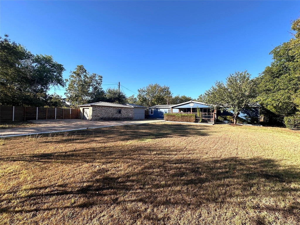 305 Cougar Ave N - Photo 1